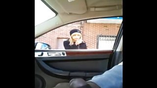 Sexy Liz Honey đang liếm âm hộ chặt chẽ và ngon lành của bạn gái cô ấy đã ướt trong 30 phút xes hay khong che qua khi cô ấy bắt đầu sờ soạng cô ấy trong xe hơi.